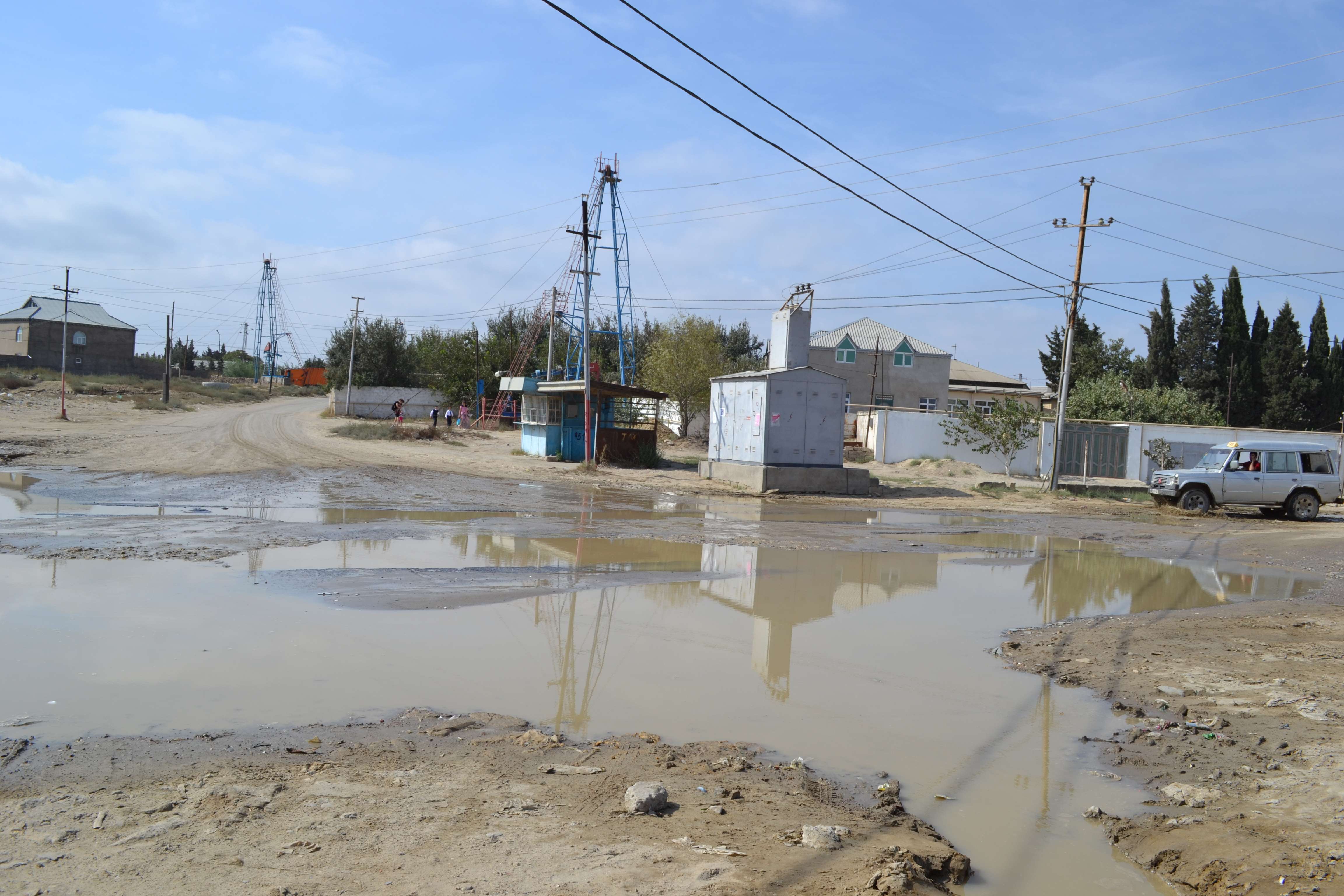 Su kəməri partladı – Bakıda