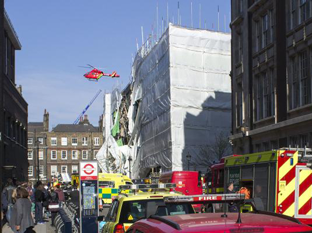 Londonda bina uçub, xəsarət alan var