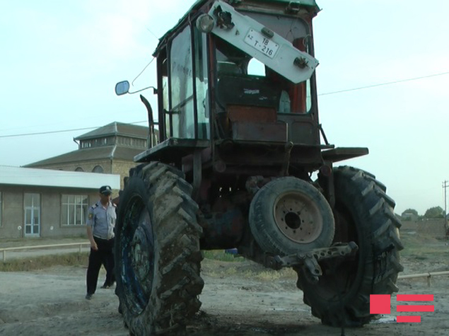 Sabirabadda traktor aşıb, sürücü ölüb