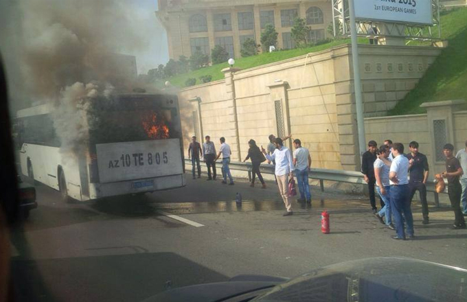 Sərnişin avtobusu yandı – FOTO