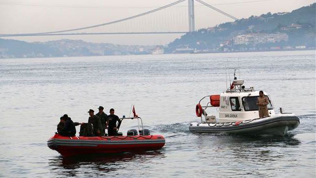 İstanbulda sürət qayığı batıb