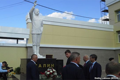 Rusiyada Stalinin heykəli ucladıldı – FOTO