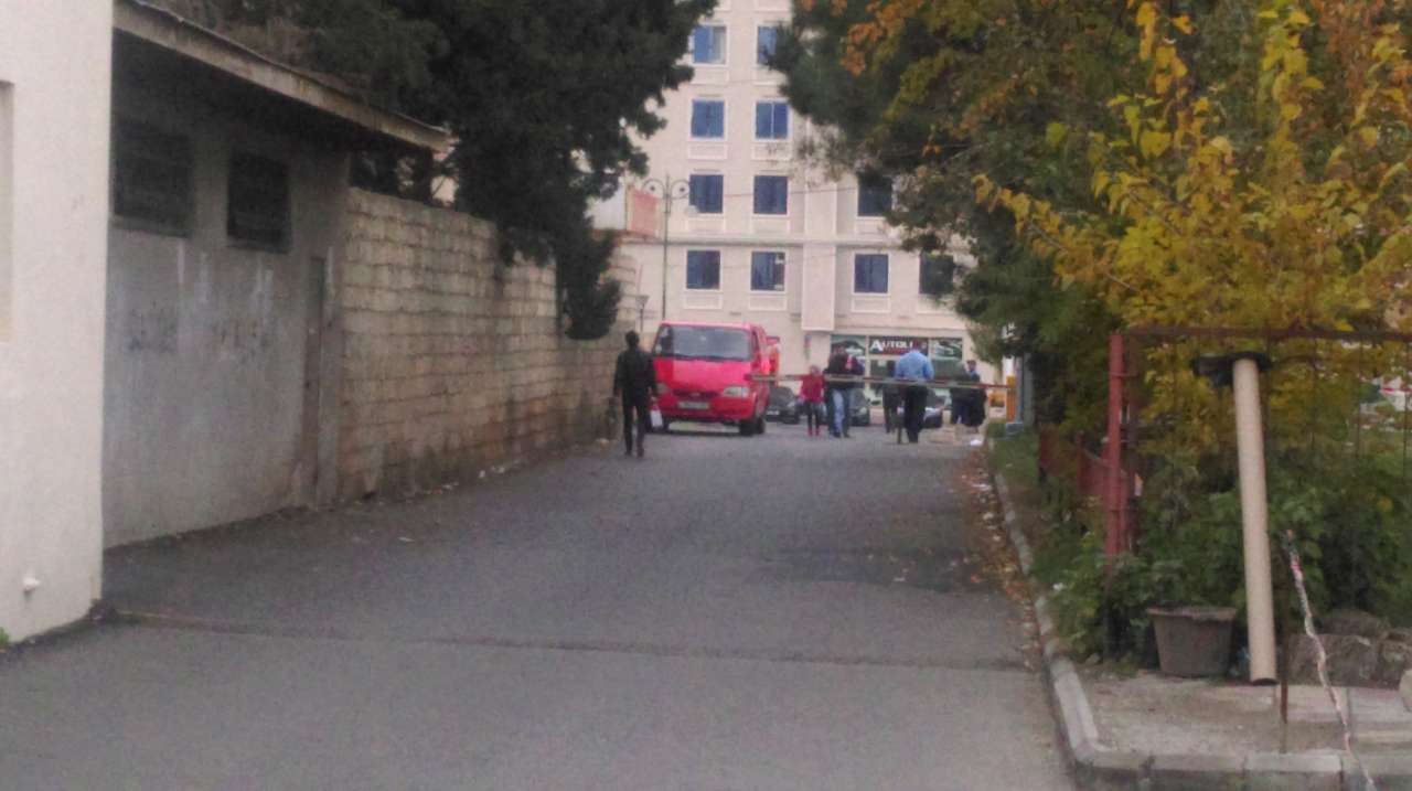 Bakıda məmurların “şlaqbaum oyunu”, yoxsa cəmiyyəti siniflərə bölmək? (FOTO)