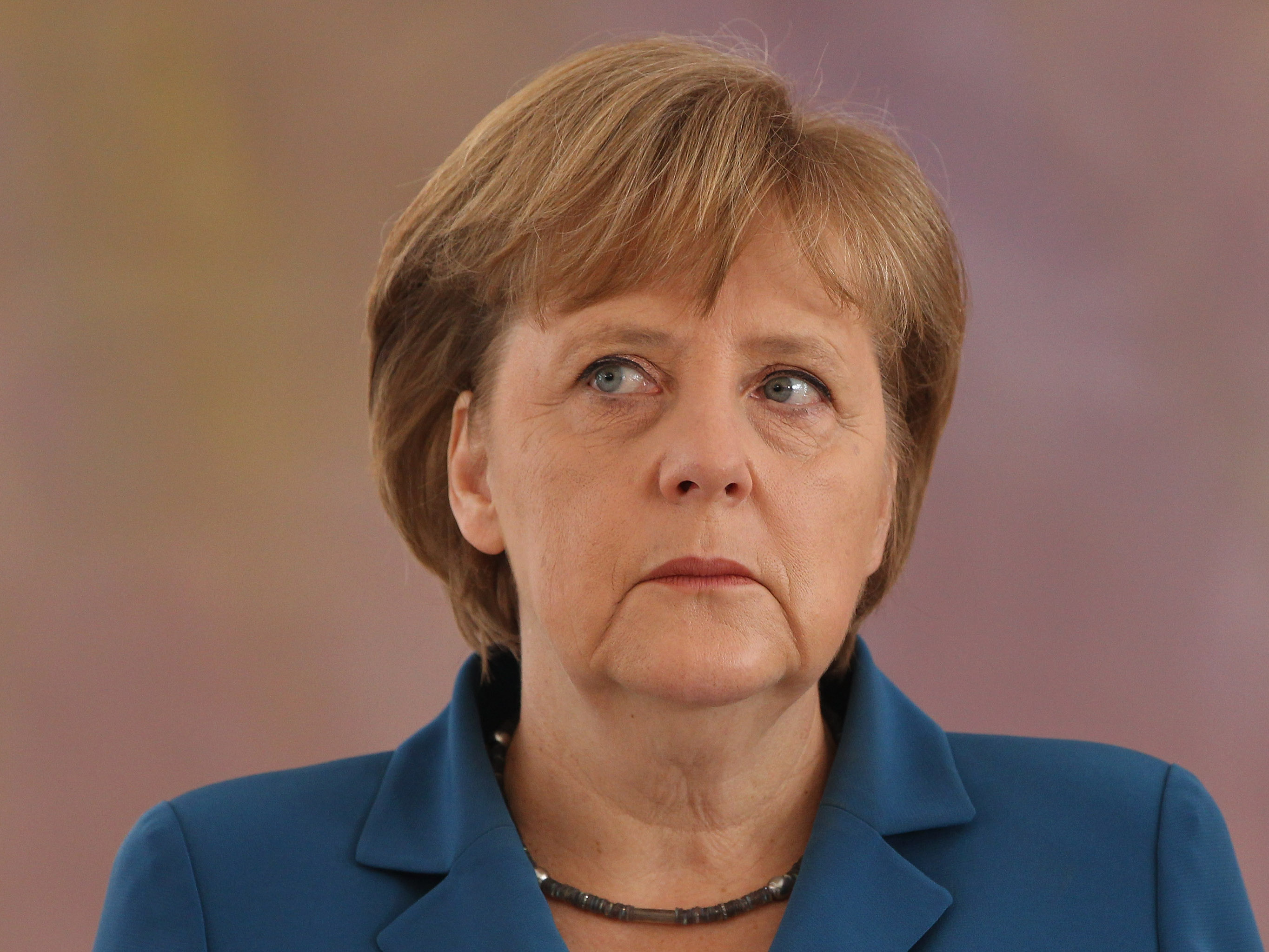 Merkel suriyalı qaçqınlarla bağlı qərarını verdi