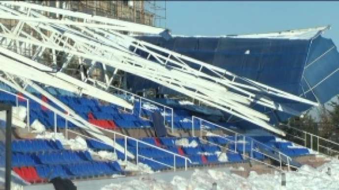 Azərbaycanda yeni inşa edilən stadion uçdu