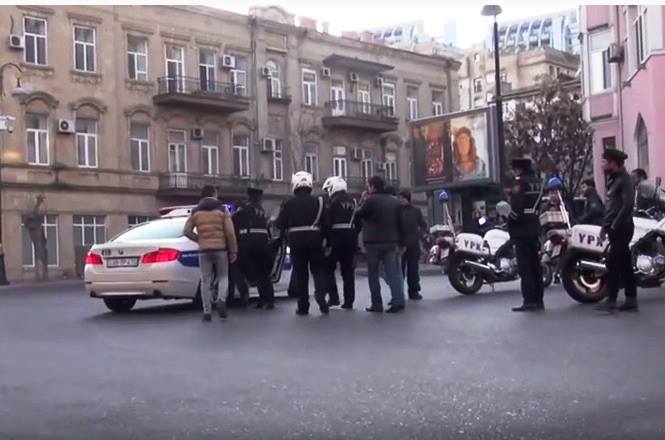 Polis sürücünü söydü – VİDEO