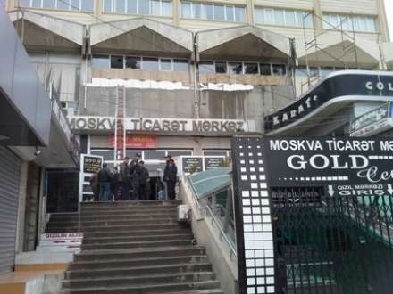 “Moskva” univermağının sahibi etirazçılara yox deyib