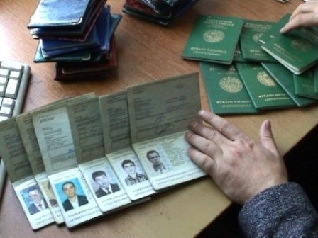 20 azərbaycanlını evində qeydiyyatdan keçirən qıza qarşı cinayət işi açıldı