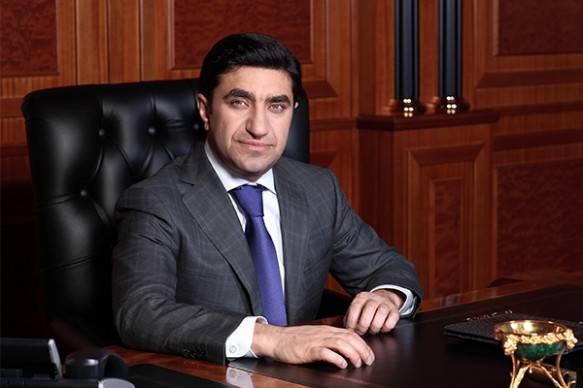 Azərbaycanlı milyarder Türkiyə bankını alır
