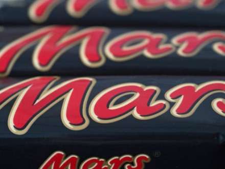 “Mars” və “Snickers”in içindən plastmas çıxdı: 55 ölkədən mallar geri çağırılır