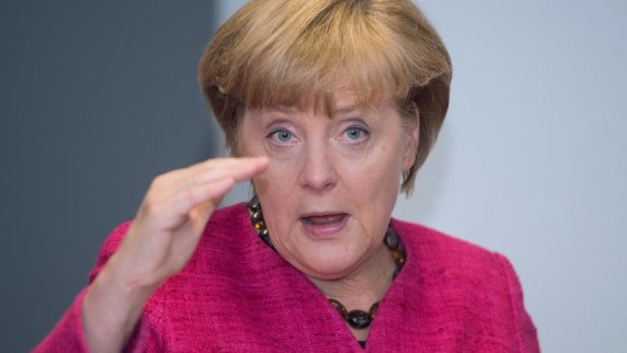 Merkel: “Almaniya qaçqınlara görə kredit almayacaq”
