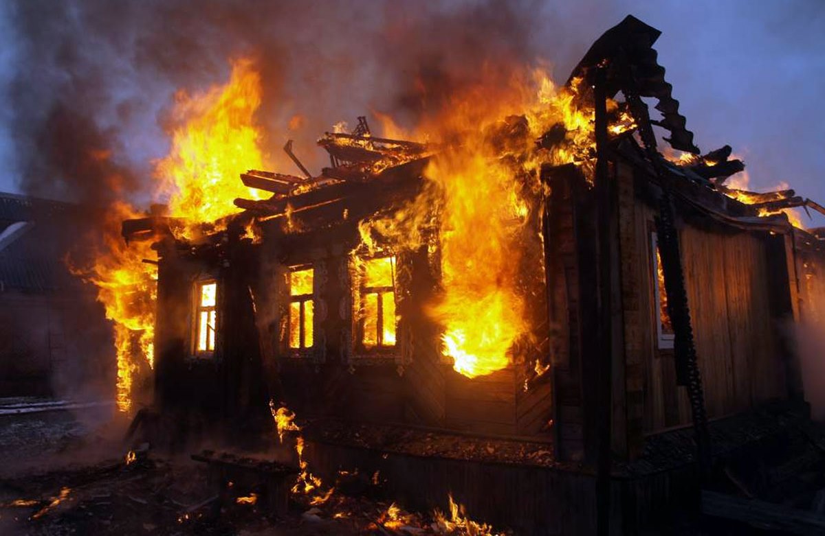 Sabirabadda ev yandı