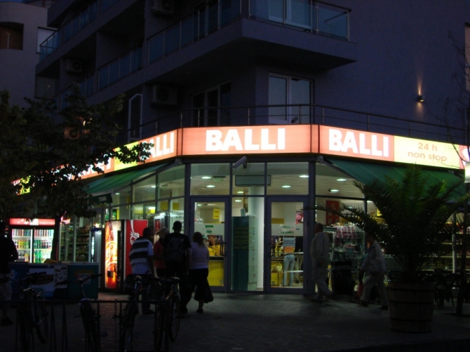 Sahibkar işçiləri təqhir etməkdən belə çəkinmir… “Ballı” marketdə bıabırçılıq