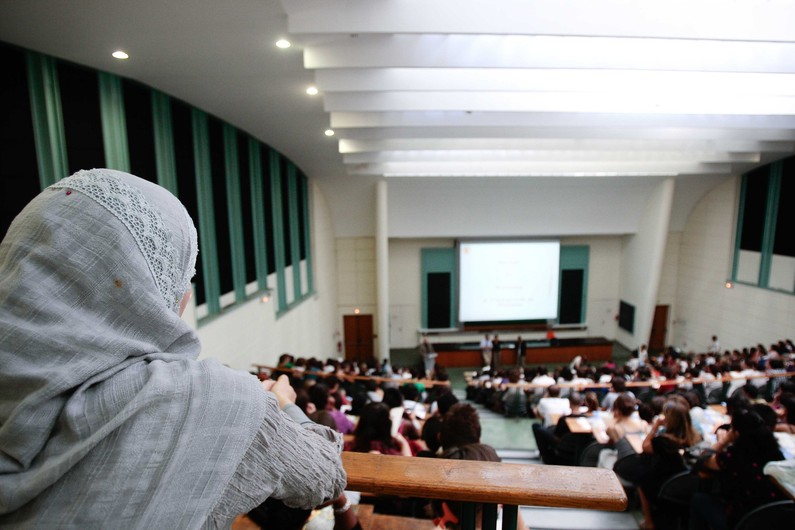 Fransanın məşhur universiteti Hicab günü aksiyası keçirib