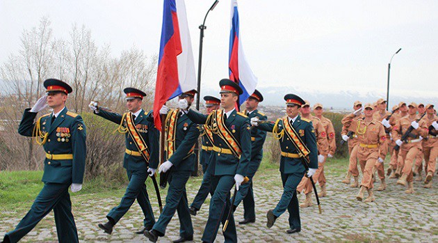Rusiya və Ermənistanın hərbçiləri birgə marşa hazırlaşır