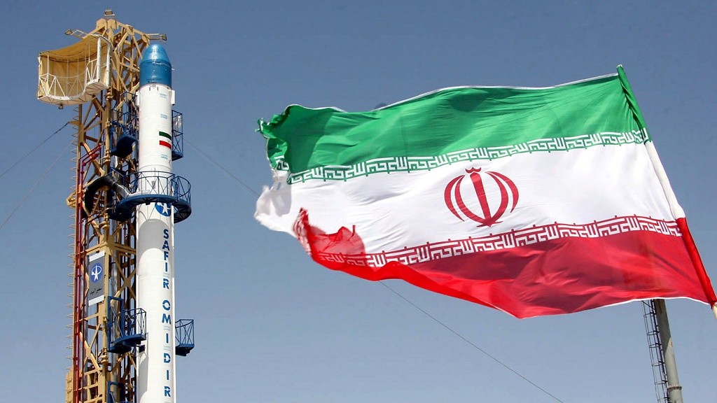 İran yeni ballistik raketini sınaqdan keçirdi