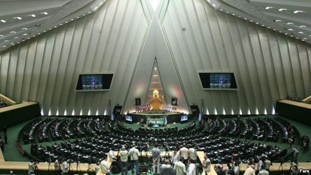 İran parlamenti  ABŞ əleyhinə iddia qaldırıb