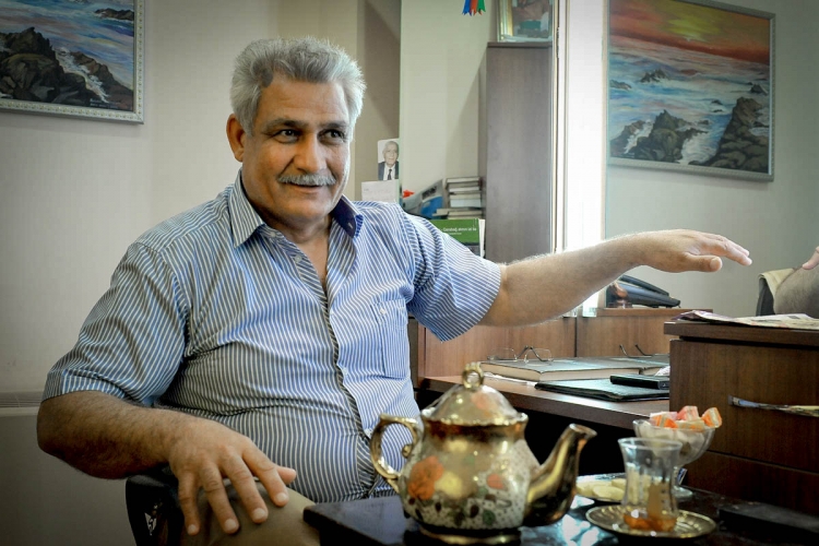 “Bəs sən kimsən ki, dövlətimin dilində danışmayasan?