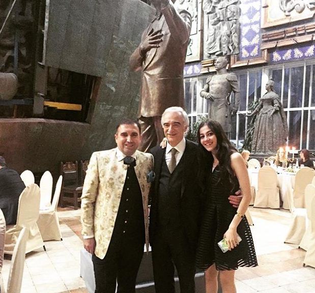 Polad Bülbüloğlunun Moskvada heykəli qoyuldu – FOTO