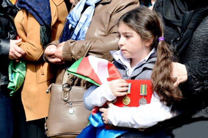 Şəhidlərə verilən ordenlər ailələrinə təqdim olundu