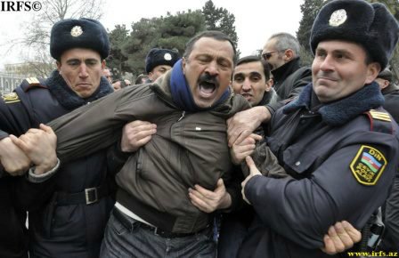 Tofiq Yaqublu sərhəddə saxlanıldı