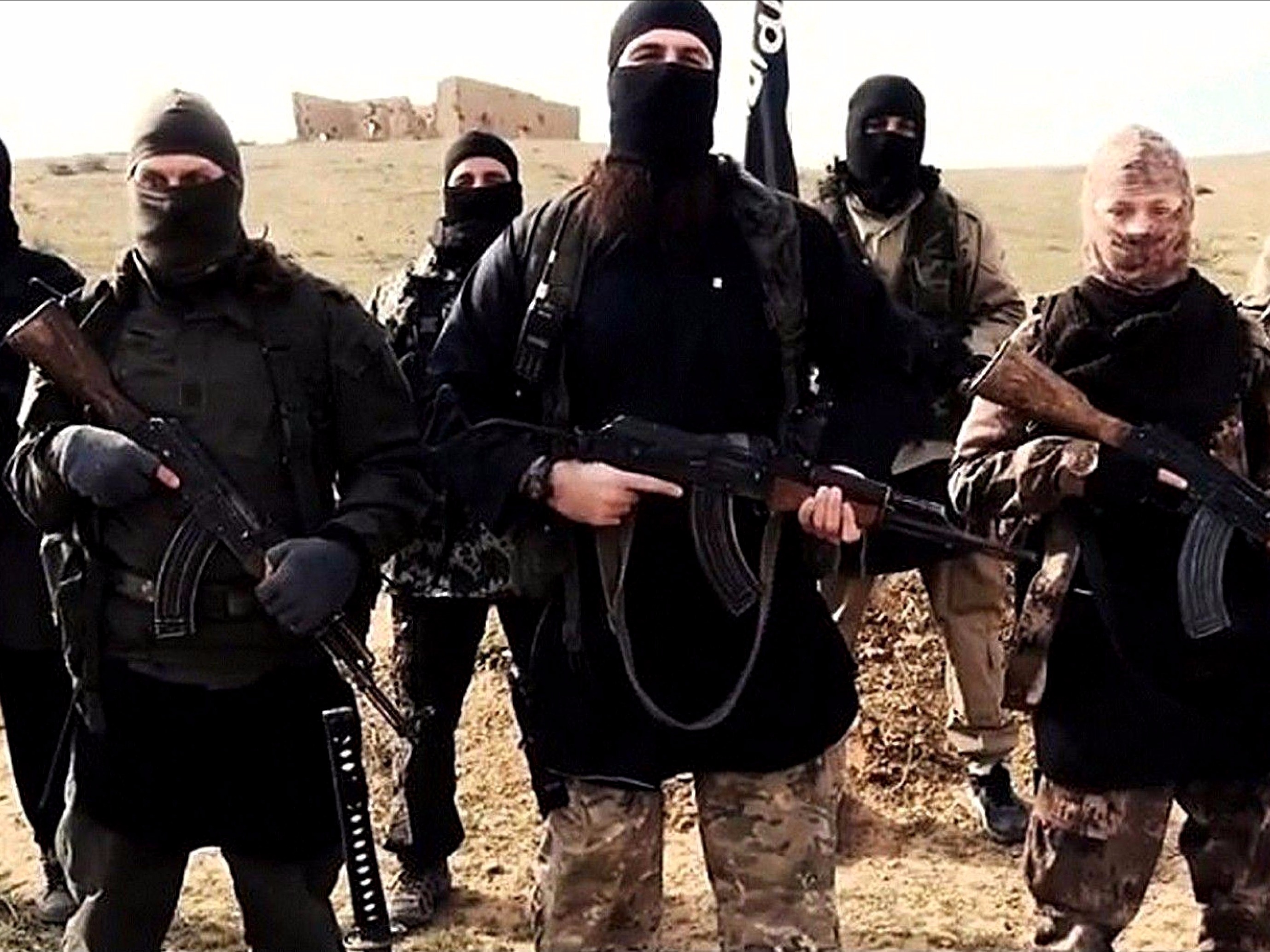 İŞİD 2000 nəfəri girov götürdü