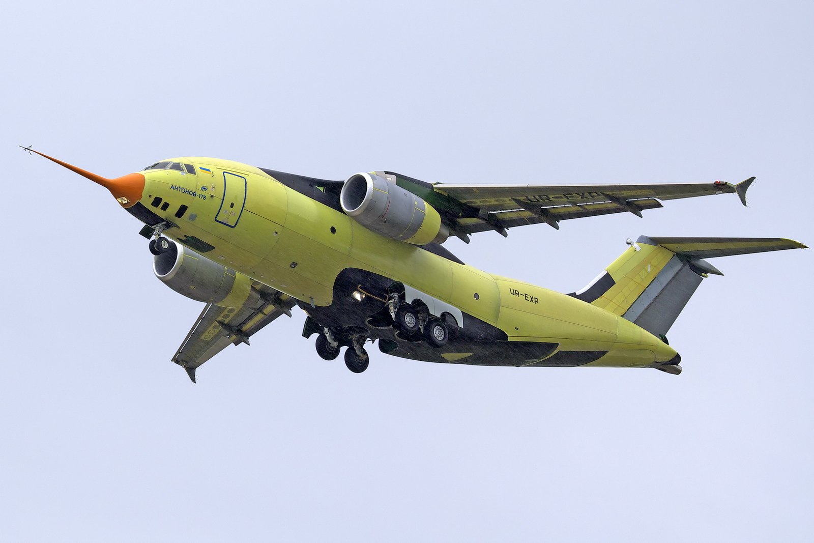 Ukraynadan 10 ədəd An-178 hərbi nəqliyyat təyyarəsi aldıq