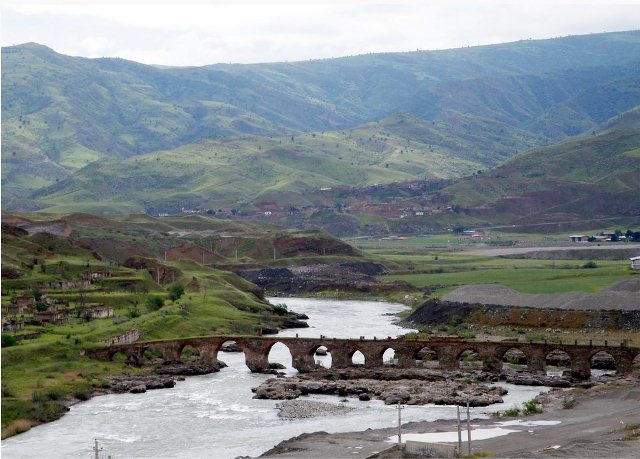 Ermənistana keçən qadının anası danışdı