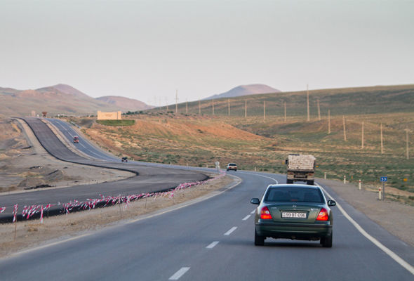 Bakı-Şamaxı yolu sürüşür