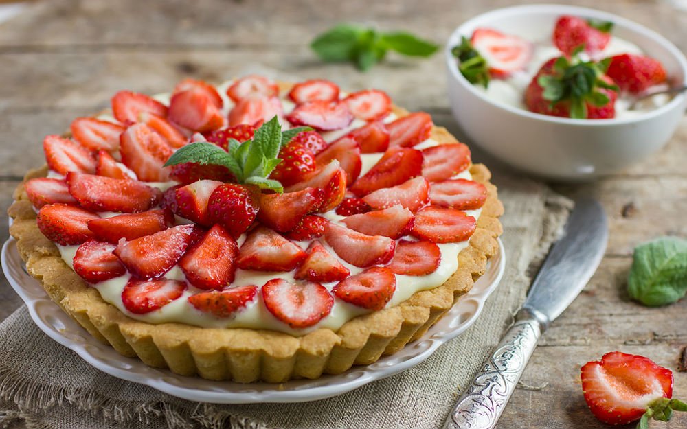 Nəfis çiyələkli tart