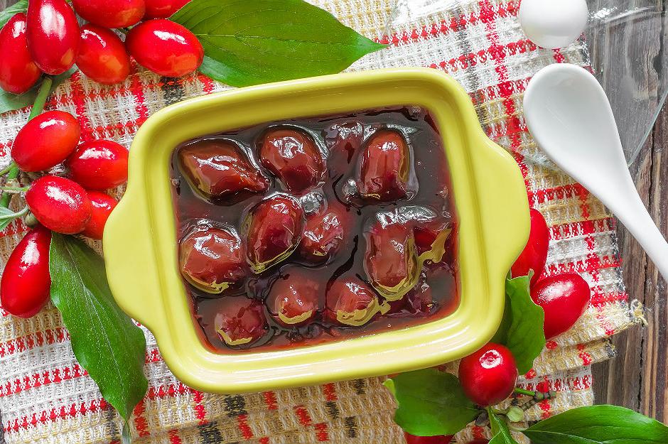 Qışa tədarük – zoğal mürəbbəsi