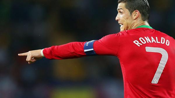 Ronaldo jurnalistə hirsləndi, mikrofonu çaya atdı