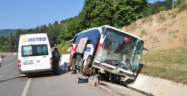 Türkiyədə avtobus qəsası: 37 yaralı