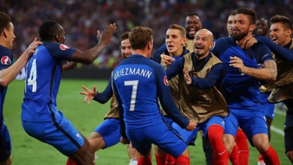 “Avro 2016”nın finalında Fransa Portuqaliya ilə qarşılaşacaq