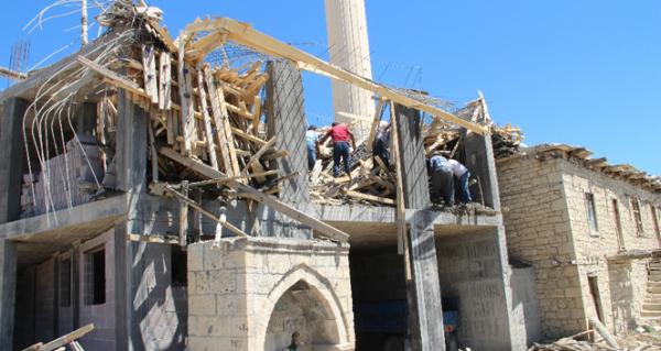 Məscid inşaasında uçqun, ölən var