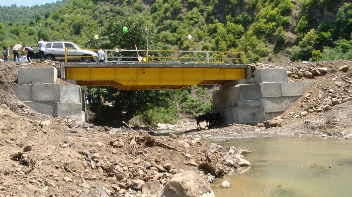 Yardımlıda yeni körpü istifadəyə verilib