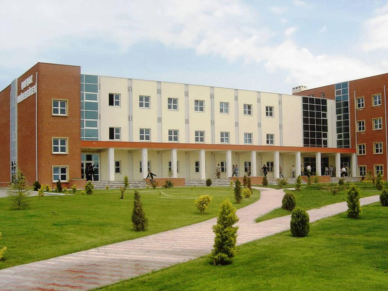 Qafqaz Universiteti Elmar Qasımova təhvil verildi