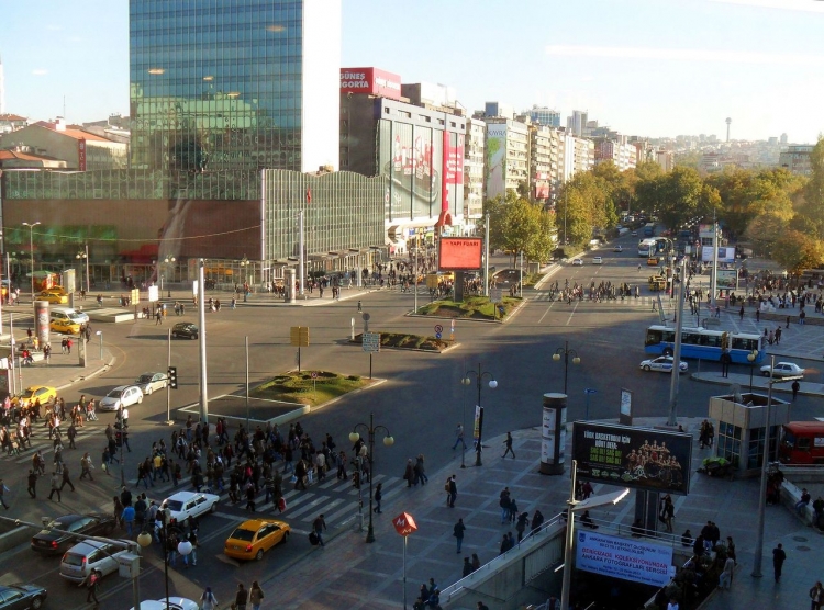 Ankarada mərkəzi meydanın adı dəyişdiriləcək