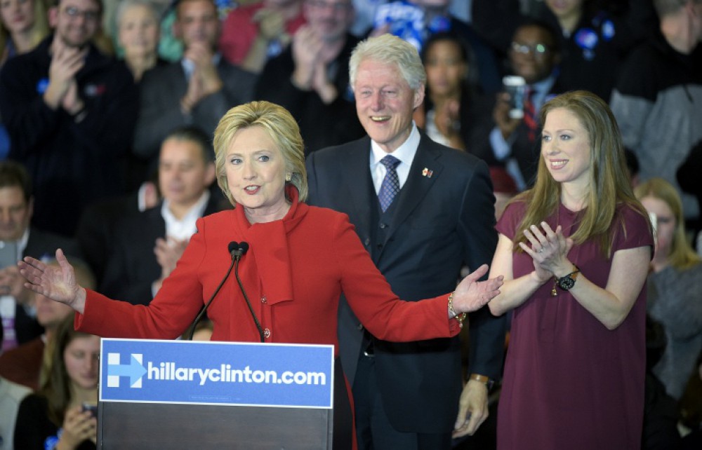 Klintondan həyat yoldaşına hörmətsizlik – VİDEO