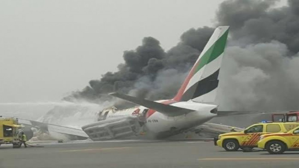 Dubay aeroportunda təyyarə partladı