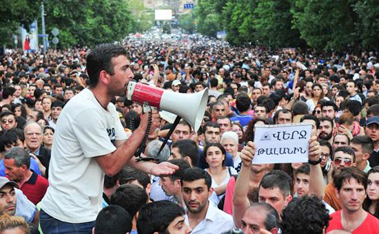 “Sərkisyan Moskvaya sığınır”…