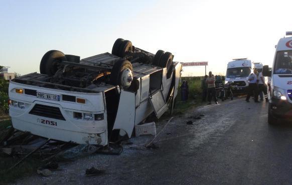Mikroavtobus aşdı – 12 nəfər yaralandı
