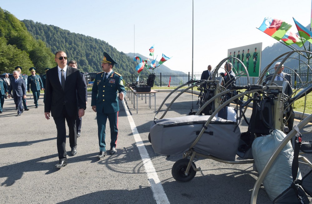 Prezident “Laza“ sərhəd zastavasında yaradılan şəraitlə tanış oldu