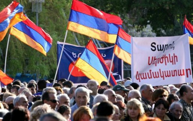 Ermənistanda imzatoplama kampaniyası başladı