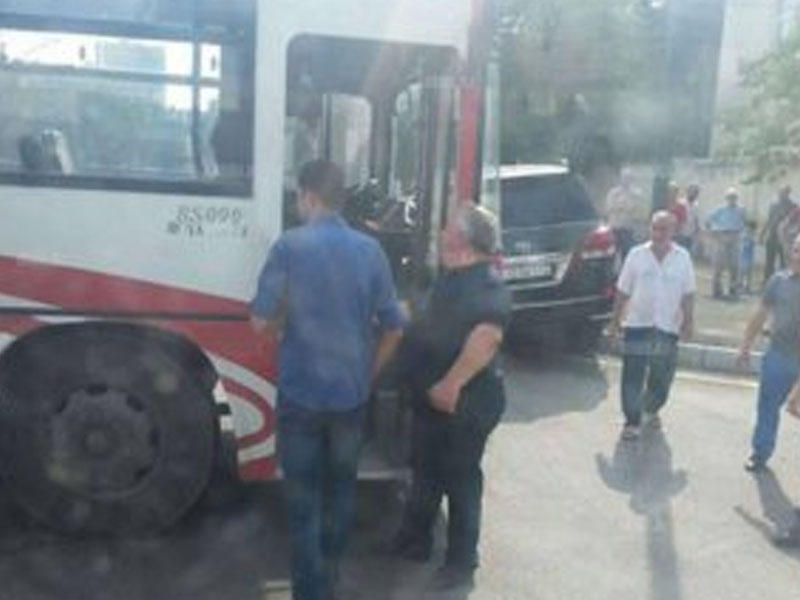 Bakıda AĞIR QƏZA: sərnişin avtobusu divara çırpıldı