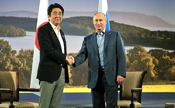 Şinzo Abe Putini Yaponiyaya çağırır
