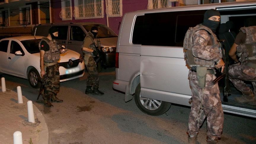 İstanbul polisinə qumbara hücumu