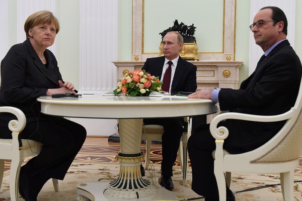 Putin, Merkel və Oland Ukrayna məsələsini müzakirə ediblər