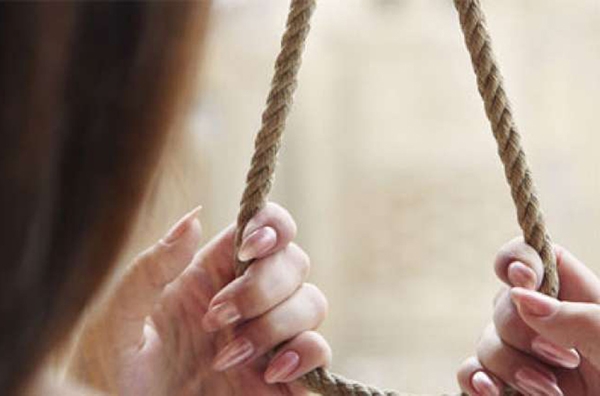 Hacıqabulda iki uşaq anası intihar edib