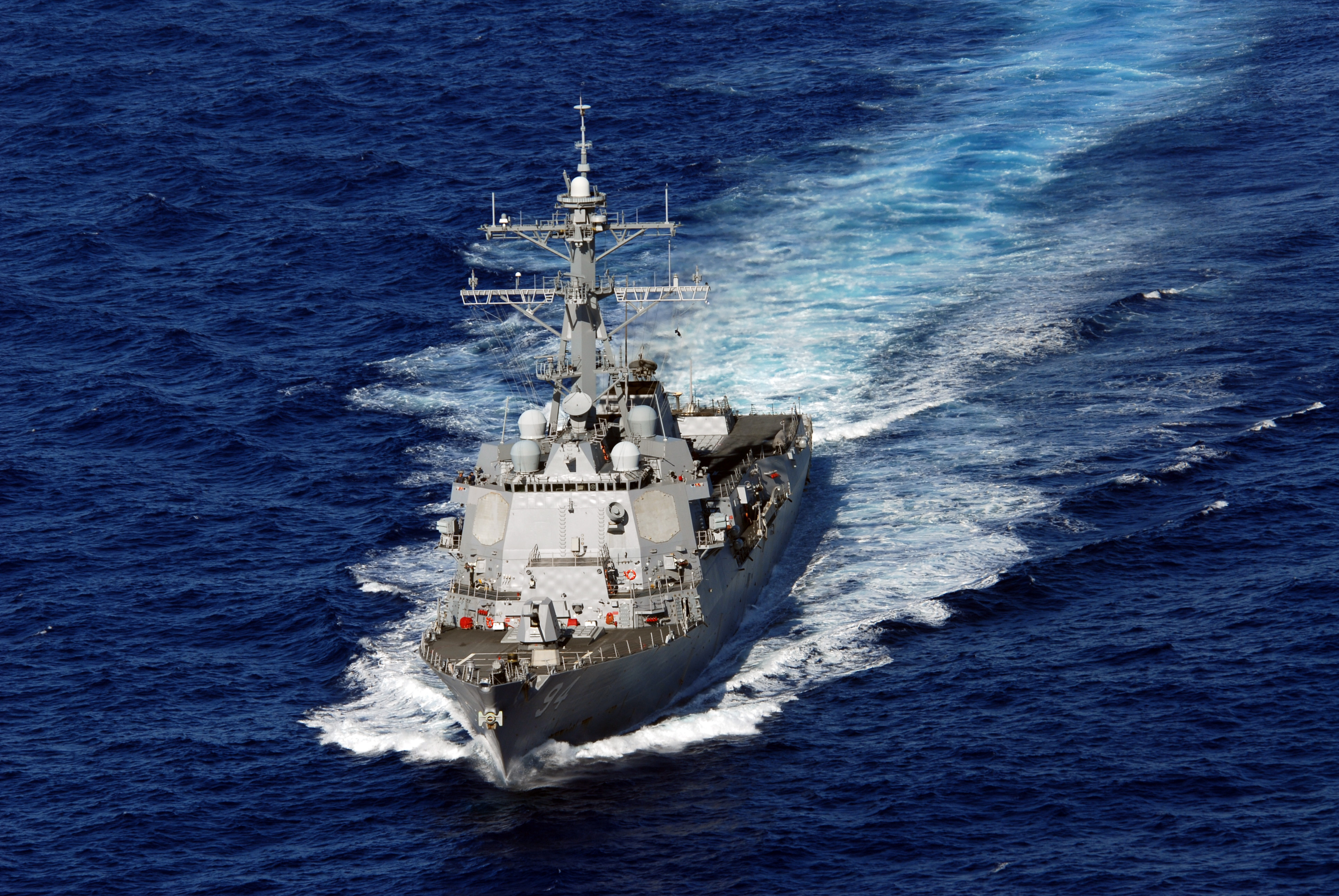ABŞ və İran hərbi gəmiləri arasında insident